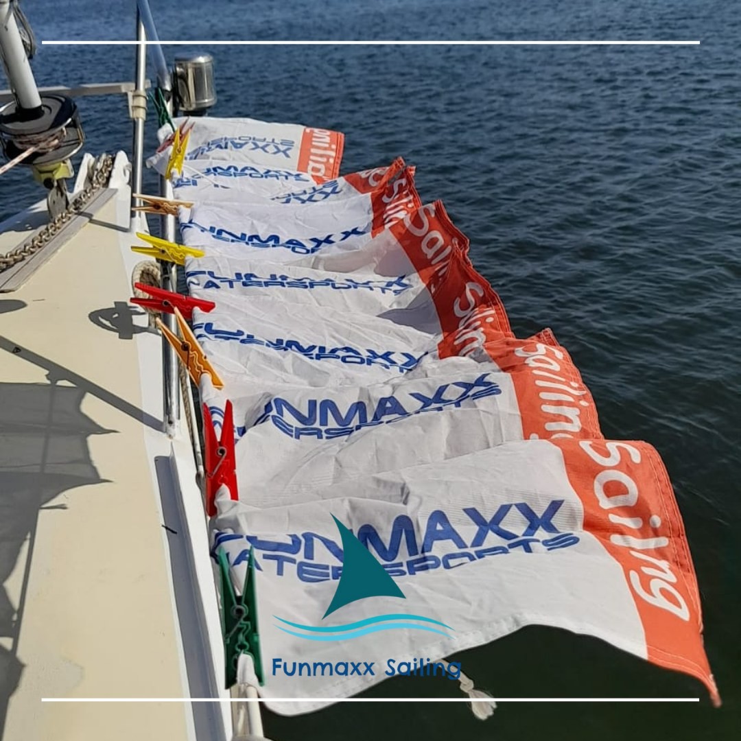 W e  h i j s e n  d e  v l a g !

De gastenvlaggetjes zijn weer schoon. Zo zijn onze zeilers herkenbaar, want tja… bijna elk zeiljacht is hier wit en heeft een mast 😉⛵

#flottielje #sailingholidays #flottieljezeilen #cabinrent #meezeilen #bareboat #sardinië #zeileninsardinië #zeileninitalie #zonzeezeilen #watersport #actievevakantie #zeilsport #zeilenisfun #zeilboot #sailingsardinië #noordsardinië #corsica #tweewekenzeilen #zonnigweer #zomer #lekkerweer #30graden #nature #sardinia #portisco #olbia #funmaxxsailing #ontzorgen