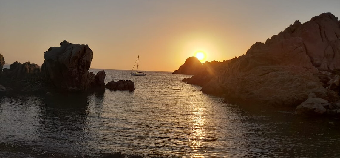 Zelfstandig zeilen in Sardinië met gehuurde zeilboot